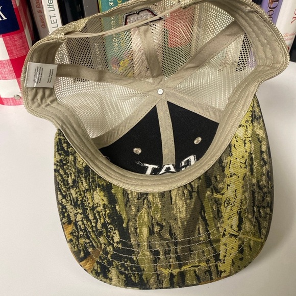 CAT Lift Truck(Wiese) Camo Mesh Snap Back trucker Hat - Picture 7 of 8
